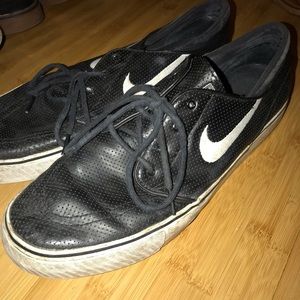 Black leather Steven Janoski sneakers